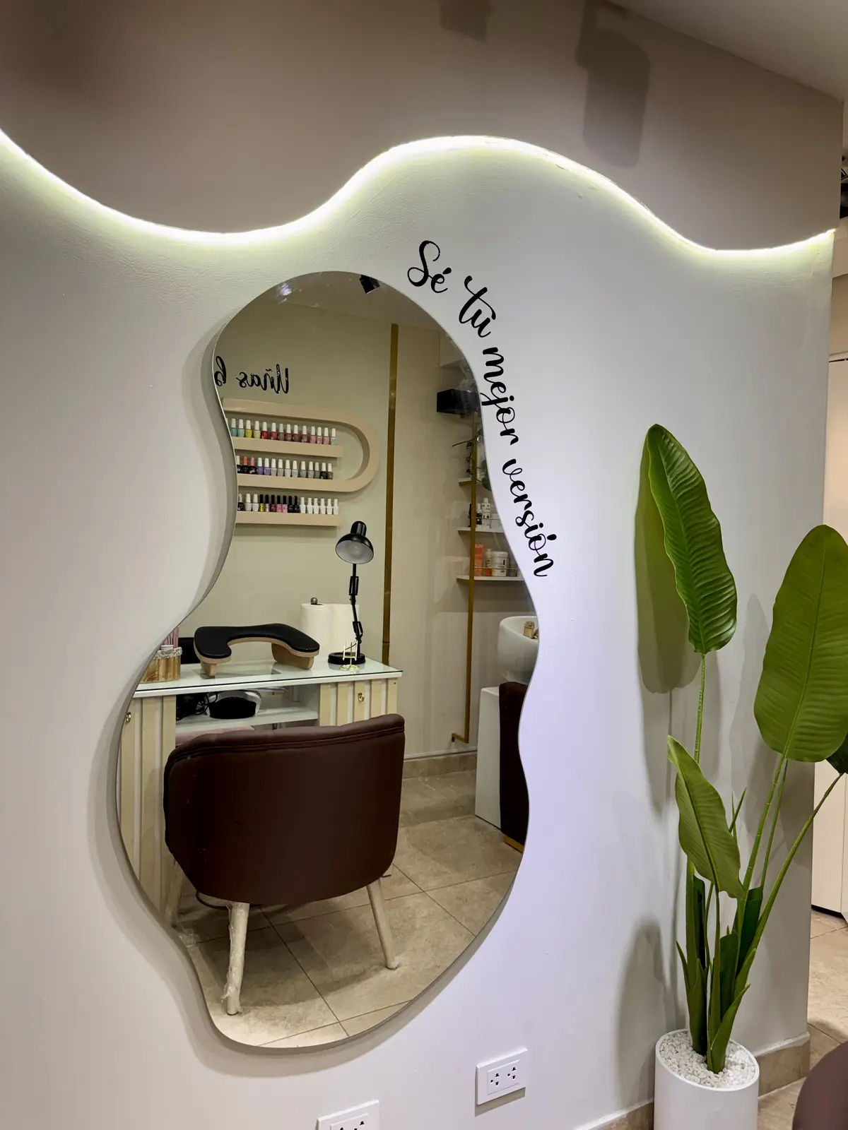 Ambiente elegante de cuidado en SPLEND SALON